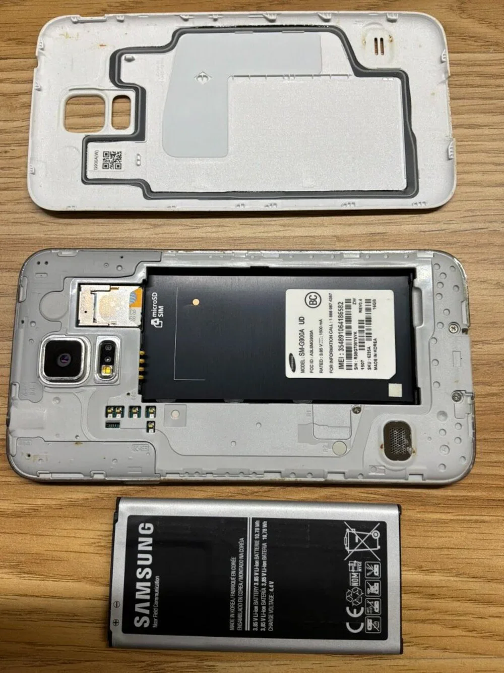 Samsung Galaxy S5 SM-G900A AT&T 16GB White Smartphone For Parts Charging Port